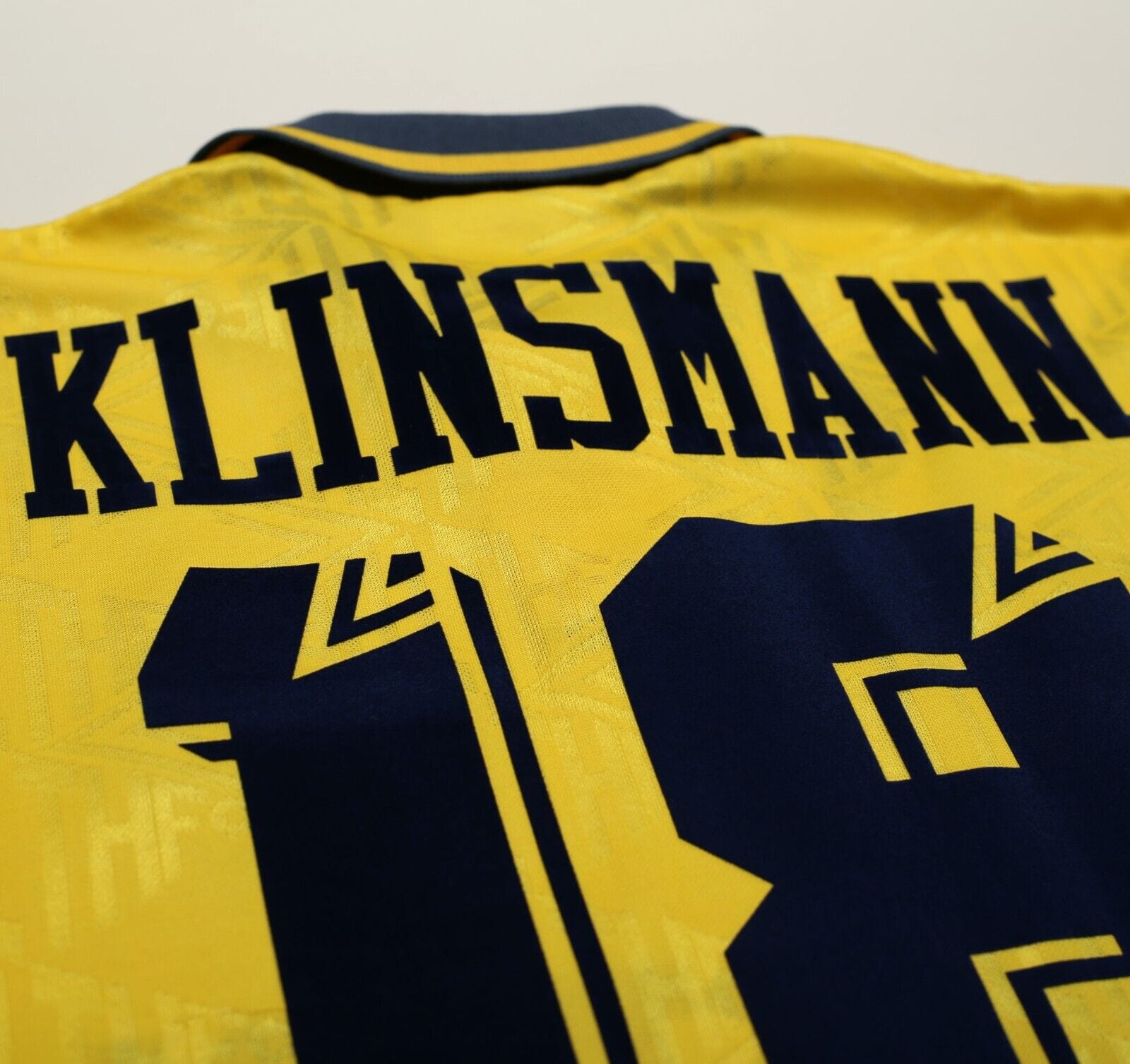 1991/95 KLINSMANN #18 Tottenham Hotspur Vintage Umbro Away Football Shirt (L)