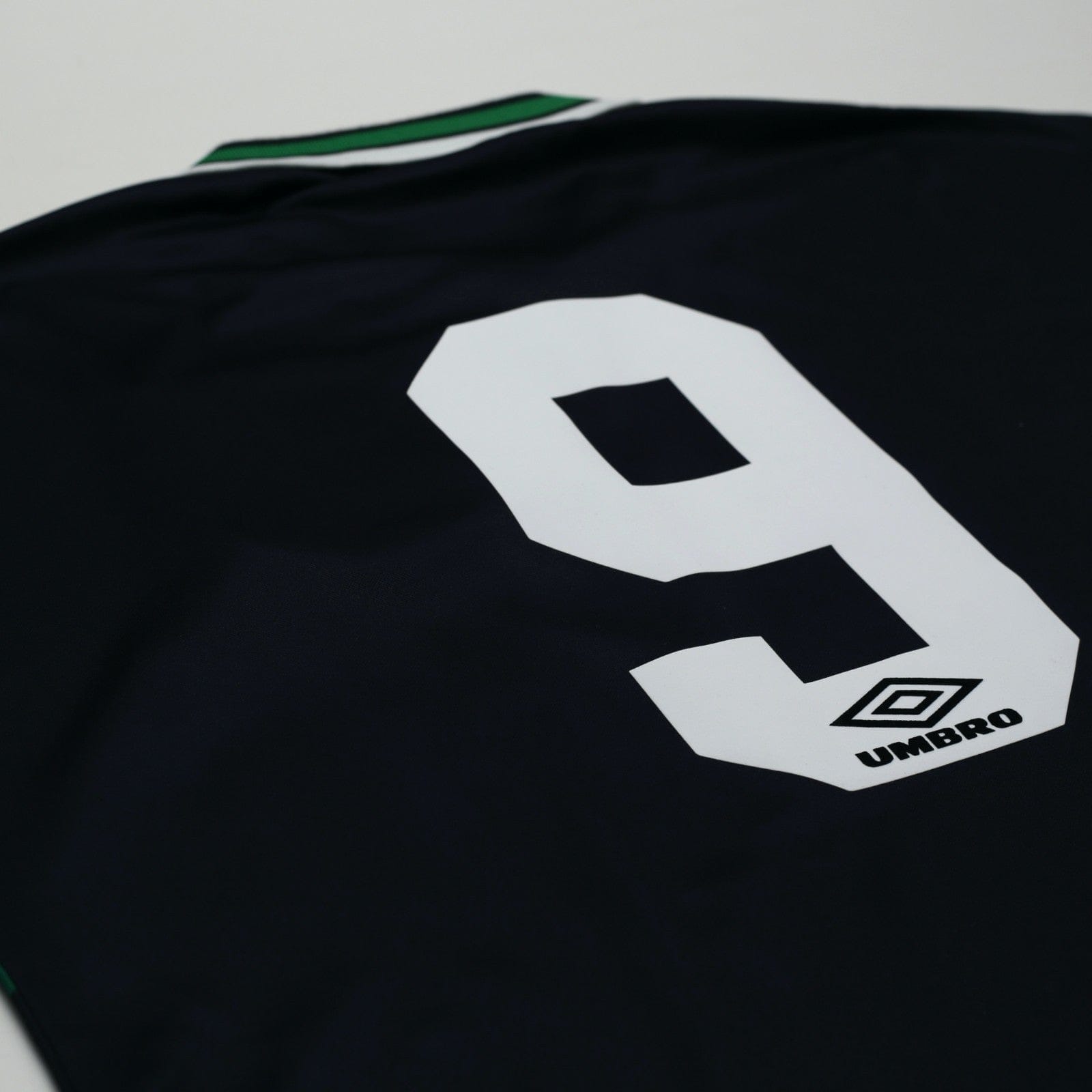 1994/96 Van Hooijdonk #9 Celtic Vintage Umbro Away Football Shirt (L)