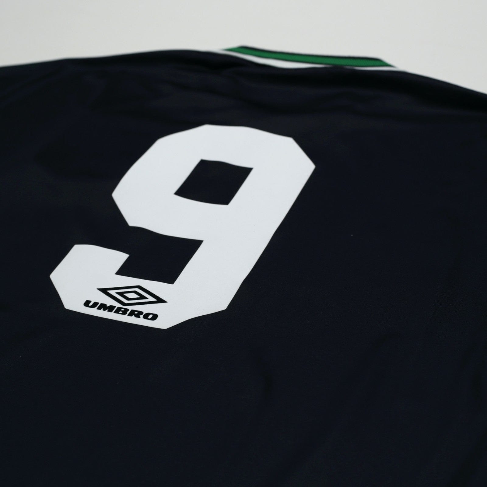 1994/96 Van Hooijdonk #9 Celtic Vintage Umbro Away Football Shirt (L)