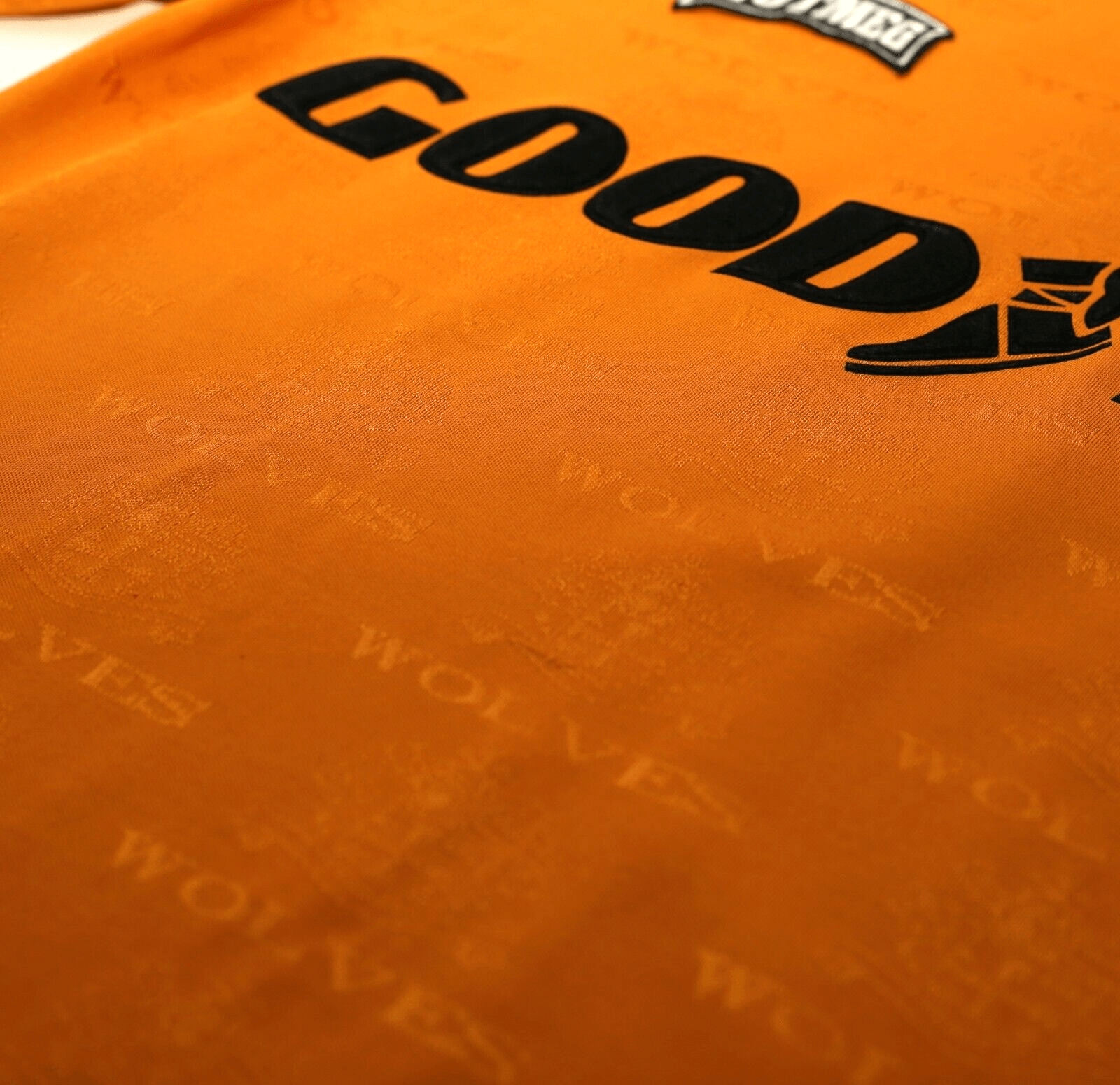 1995/96 BULL #9 Wolverhampton Wanderers Vintage Nutmeg Home Football Shirt (S)