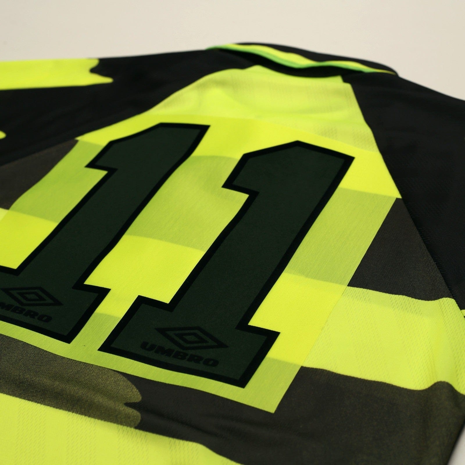 1996/97 Cadete #11 Celtic Vintage Umbro Away Football Shirt (M)