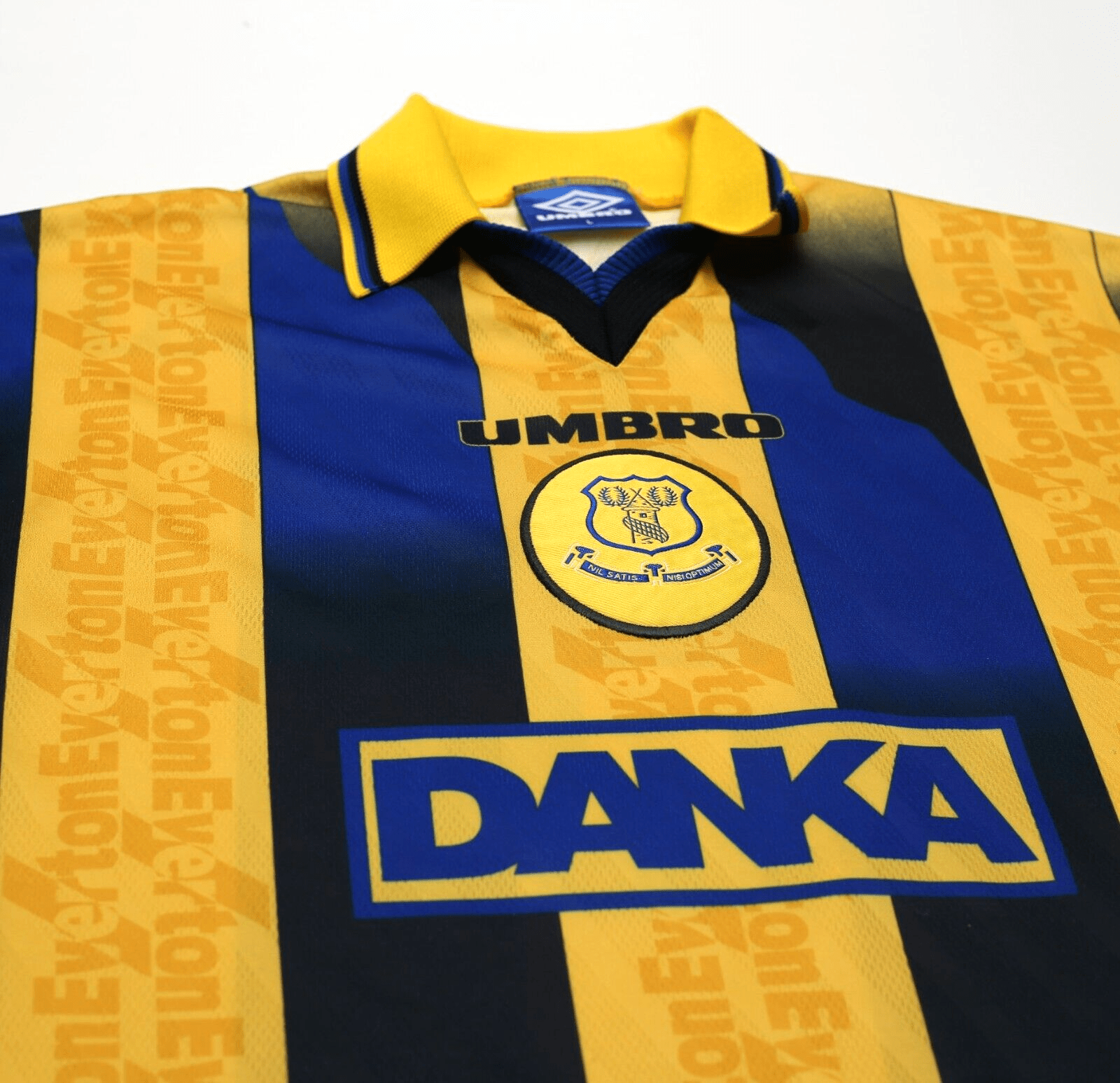 1996/97 FERGUSON #9 Everton Vintage Umbro Away Football Shirt (L)