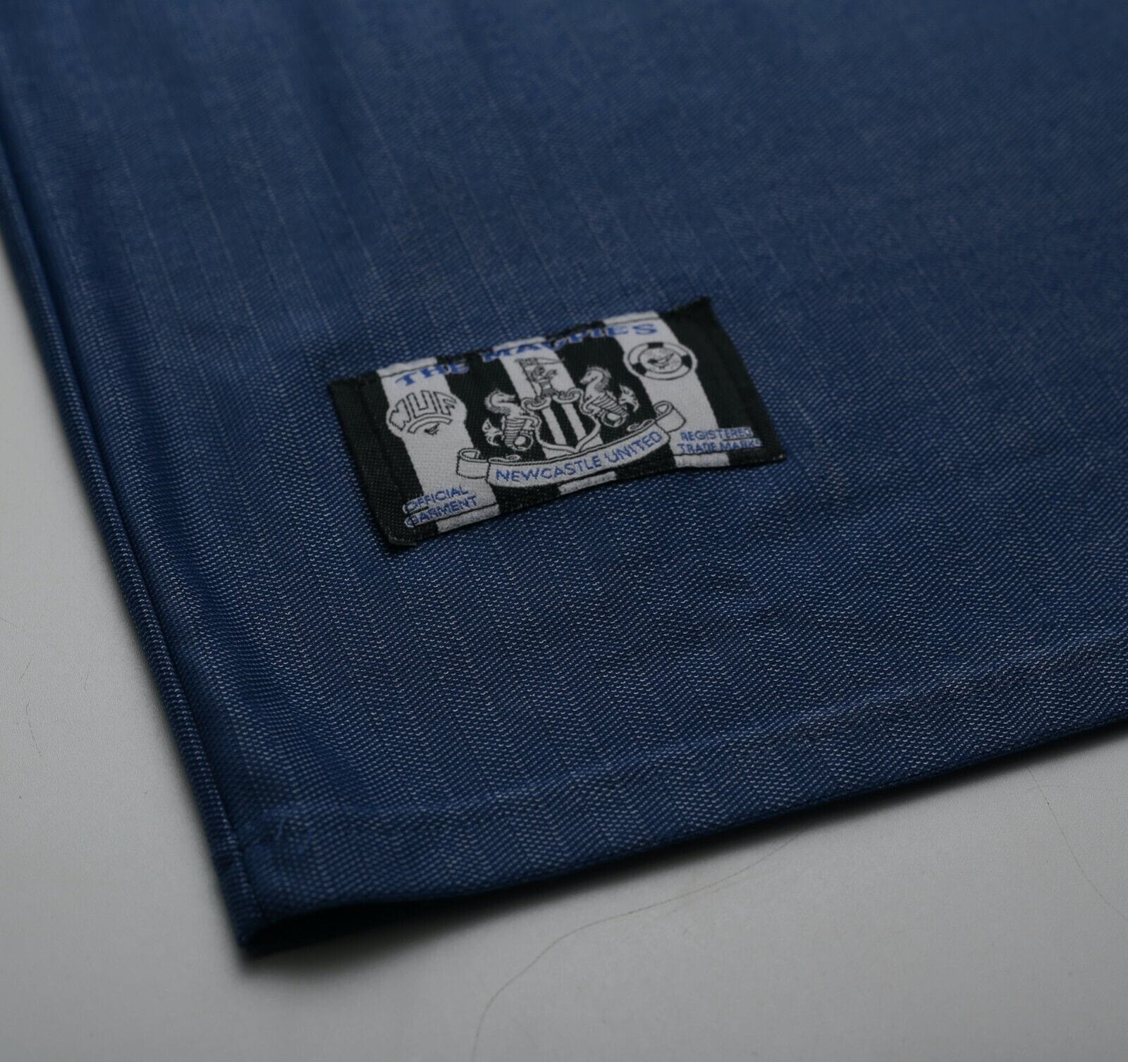 1996/97 GINOLA #14 Newcastle United Vintage adidas Away Football Shirt (L/XL)