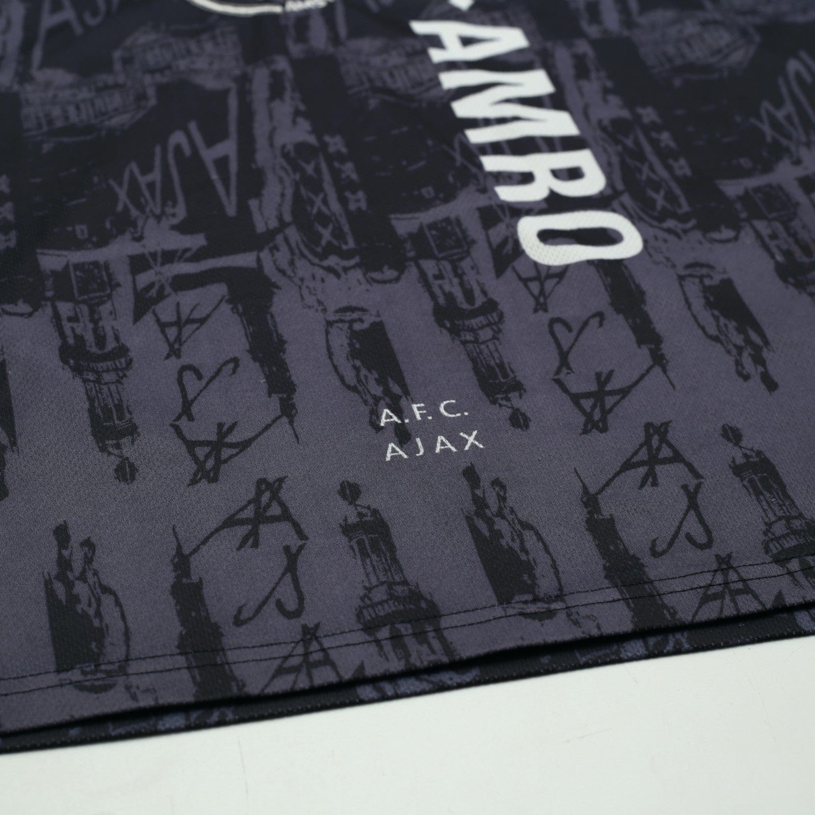 1996/97 Kluivert #9 Ajax Vintage Umbro Away Football Shirt (M)