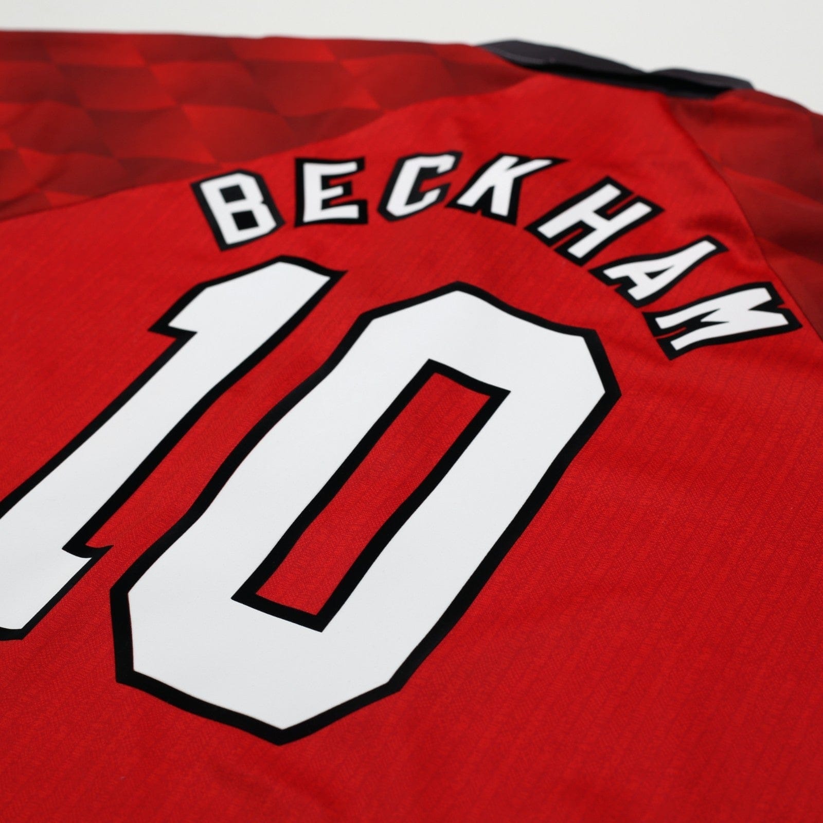 1996/98 Beckham #10 Manchester United Vintage Umbro Home Football Shirt (L)