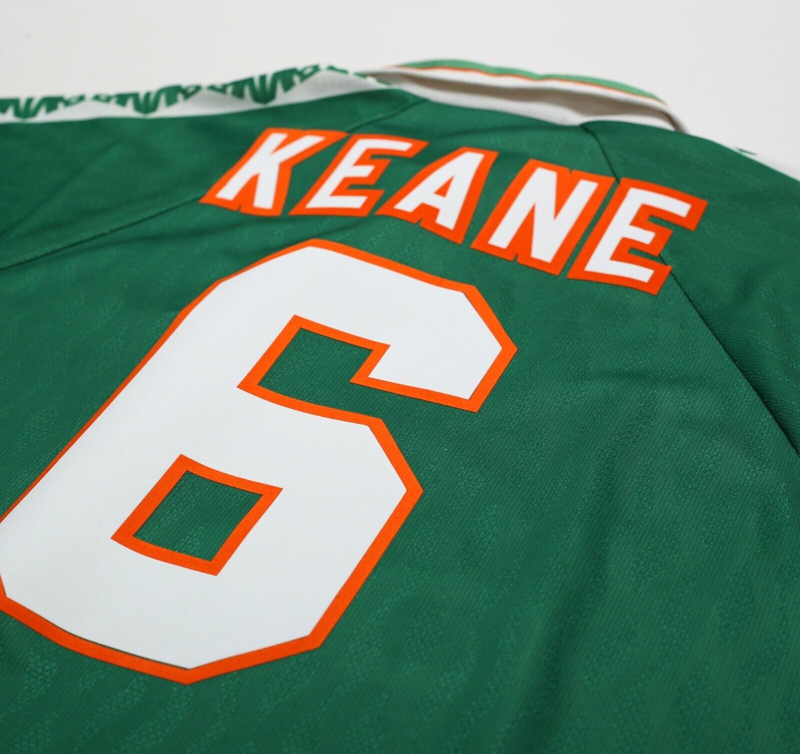 1996/98 KEANE #6 Ireland Vintage Umbro Home Football Shirt (L)