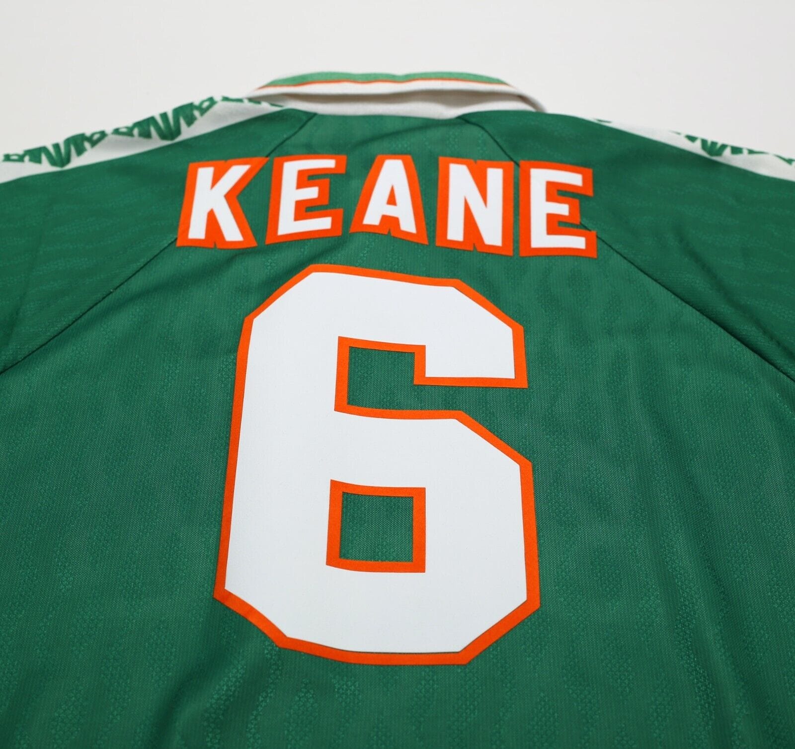 1996/98 KEANE #6 Ireland Vintage Umbro Home Football Shirt (L)