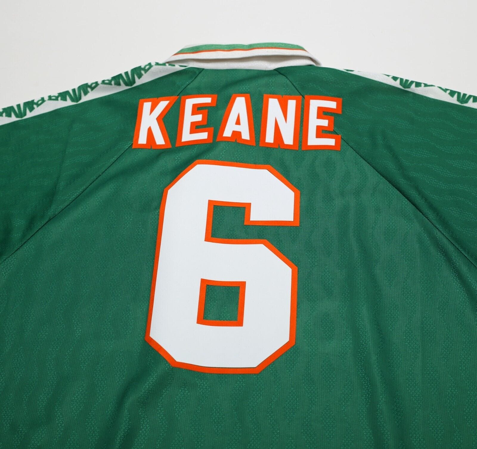 1996/98 KEANE #6 Ireland Vintage Umbro Home Football Shirt (L)
