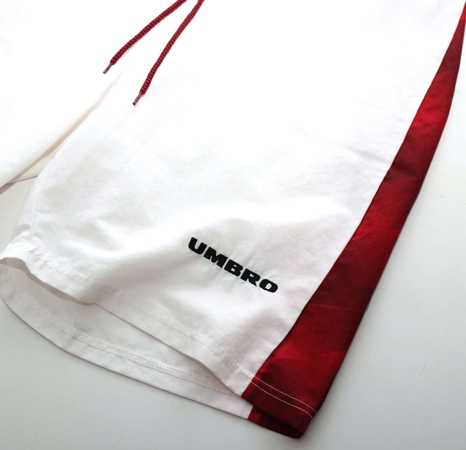 1996/98 MANCHESTER UNITED Vintage Umbro Home Football Shorts (34 Waist)