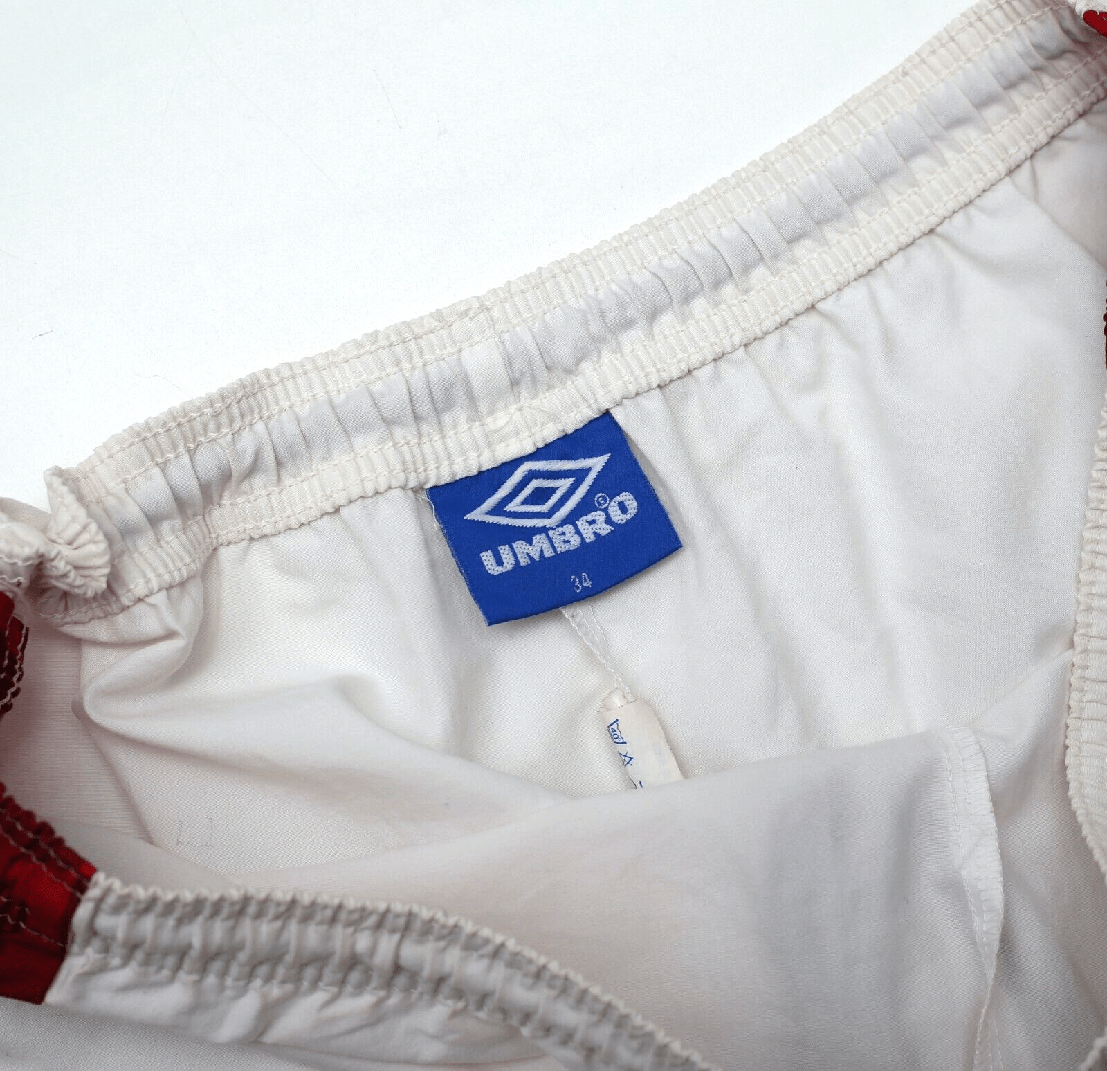 1996/98 MANCHESTER UNITED Vintage Umbro Home Football Shorts (34 Waist)