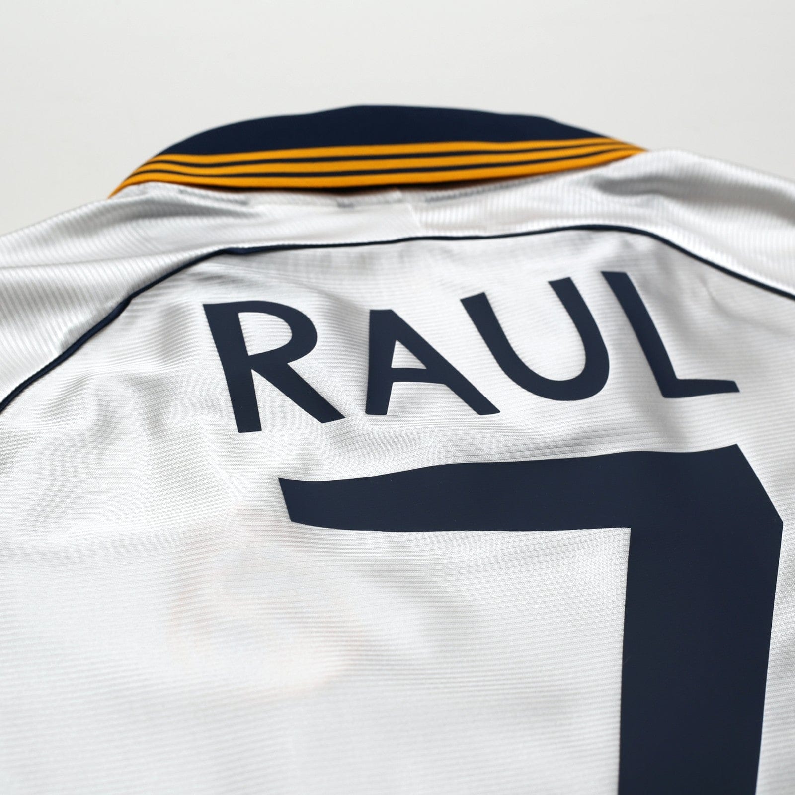 1998/00 Raul #7 Real Madrid Vintage Retro adidas Home Football Shirt (M)