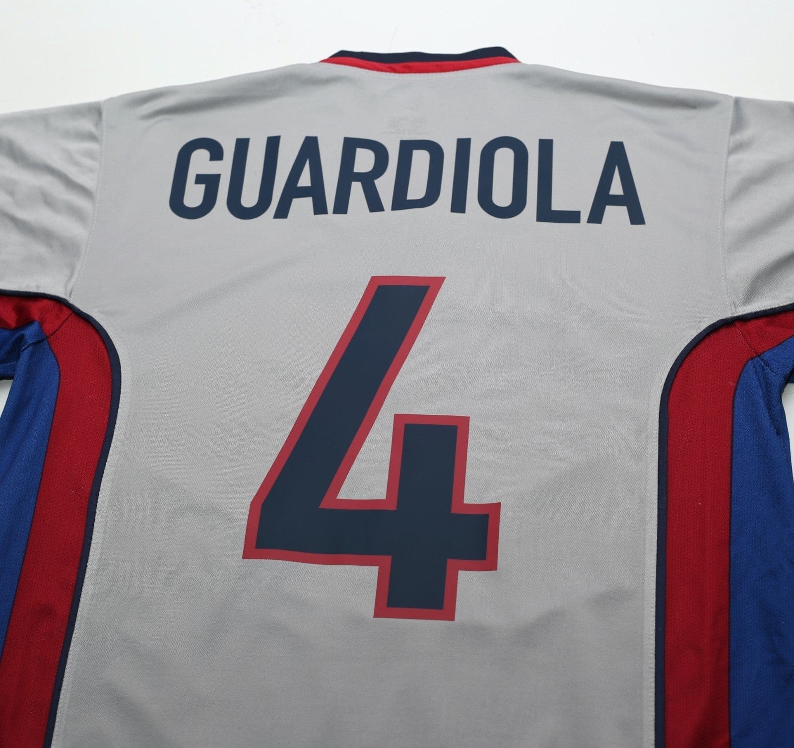 1998/01 GUARDIOLA #4 Barcelona Vintage Nike Away Football Shirt (M)