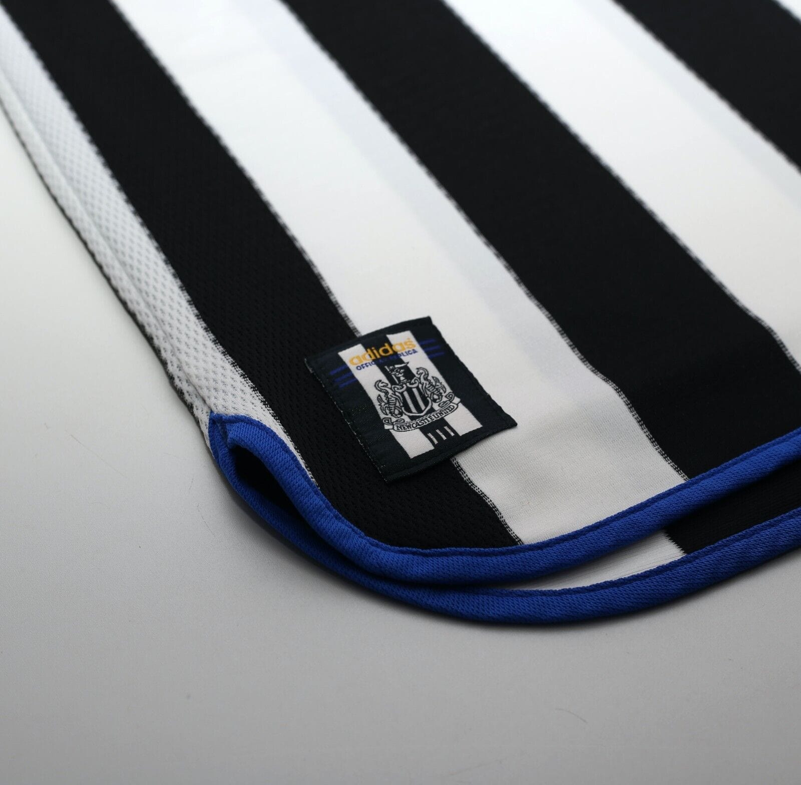 1999/00 SHEARER #9 Newcastle United Vintage adidas Football Shirt (S)