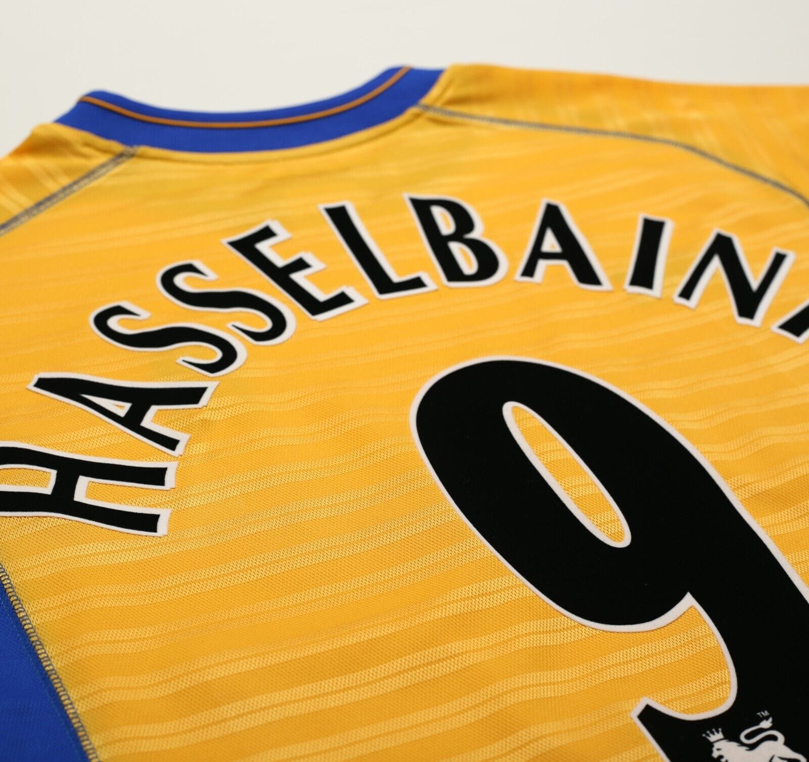 2000/01 HASSELBAINK #9 Chelsea Vintage Umbro Away Football Shirt (M)