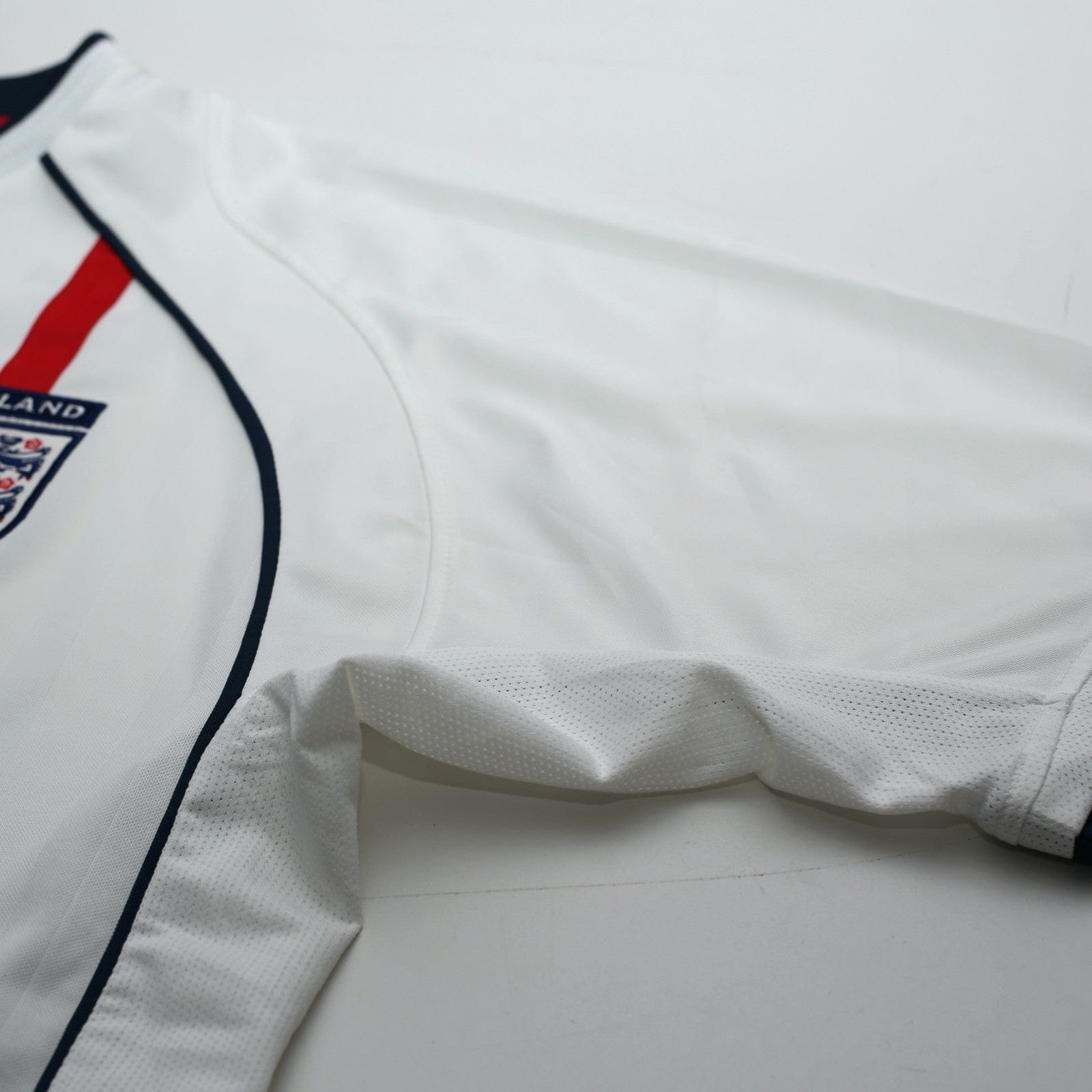 2001/03 Beckham #7 England Vintage Umbro Home Greece Football Shirt (L)