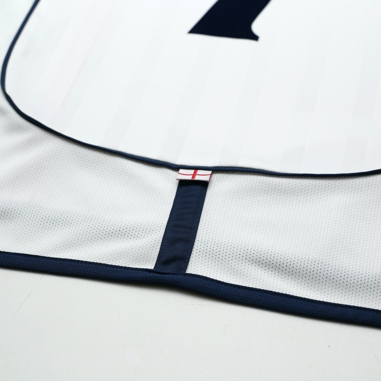 2001/03 Beckham #7 England Vintage Umbro L/S Home Greece Football Shirt (S)