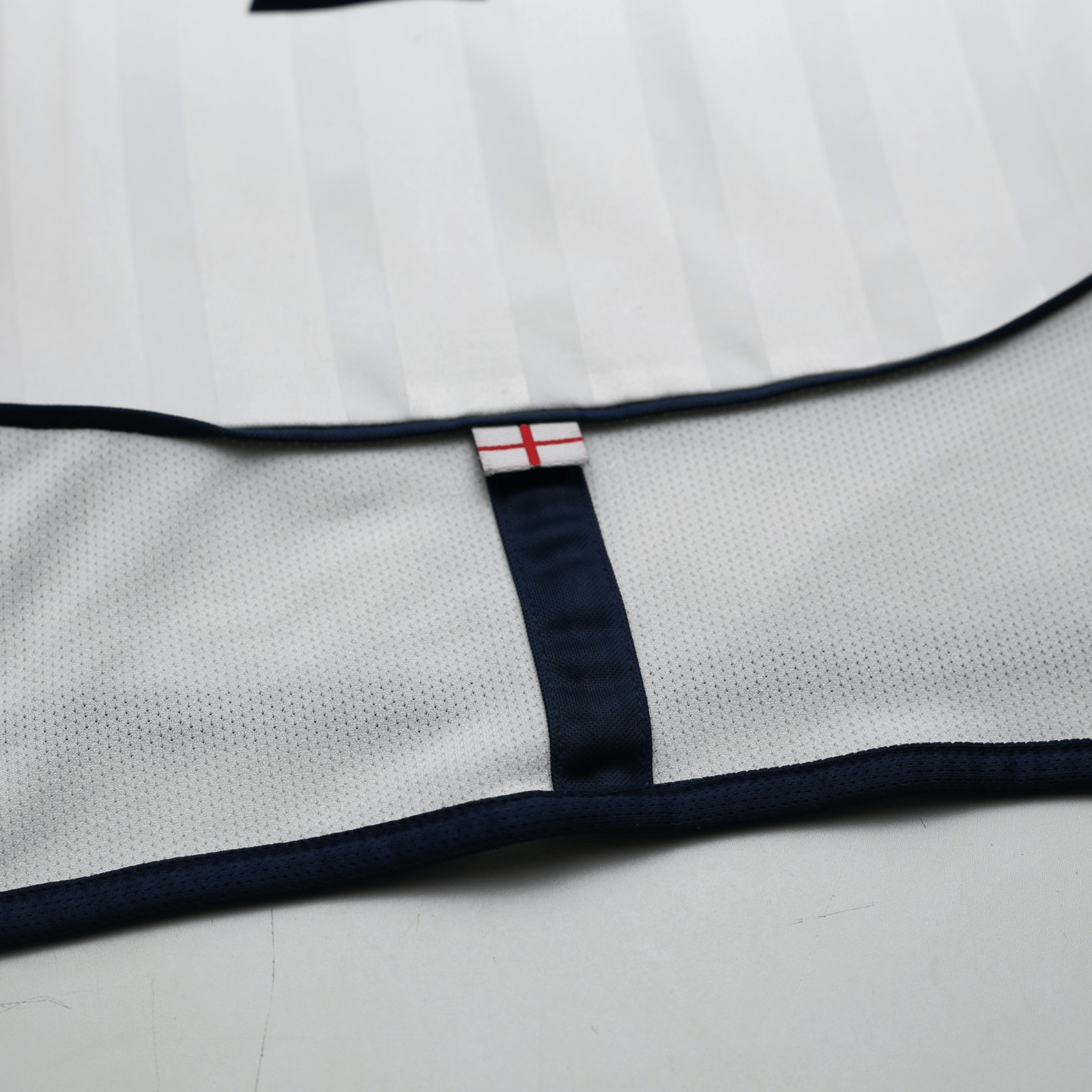 2001/03 Beckham #7 England Vintage Umbro L/S Home Greece Football Shirt (S)