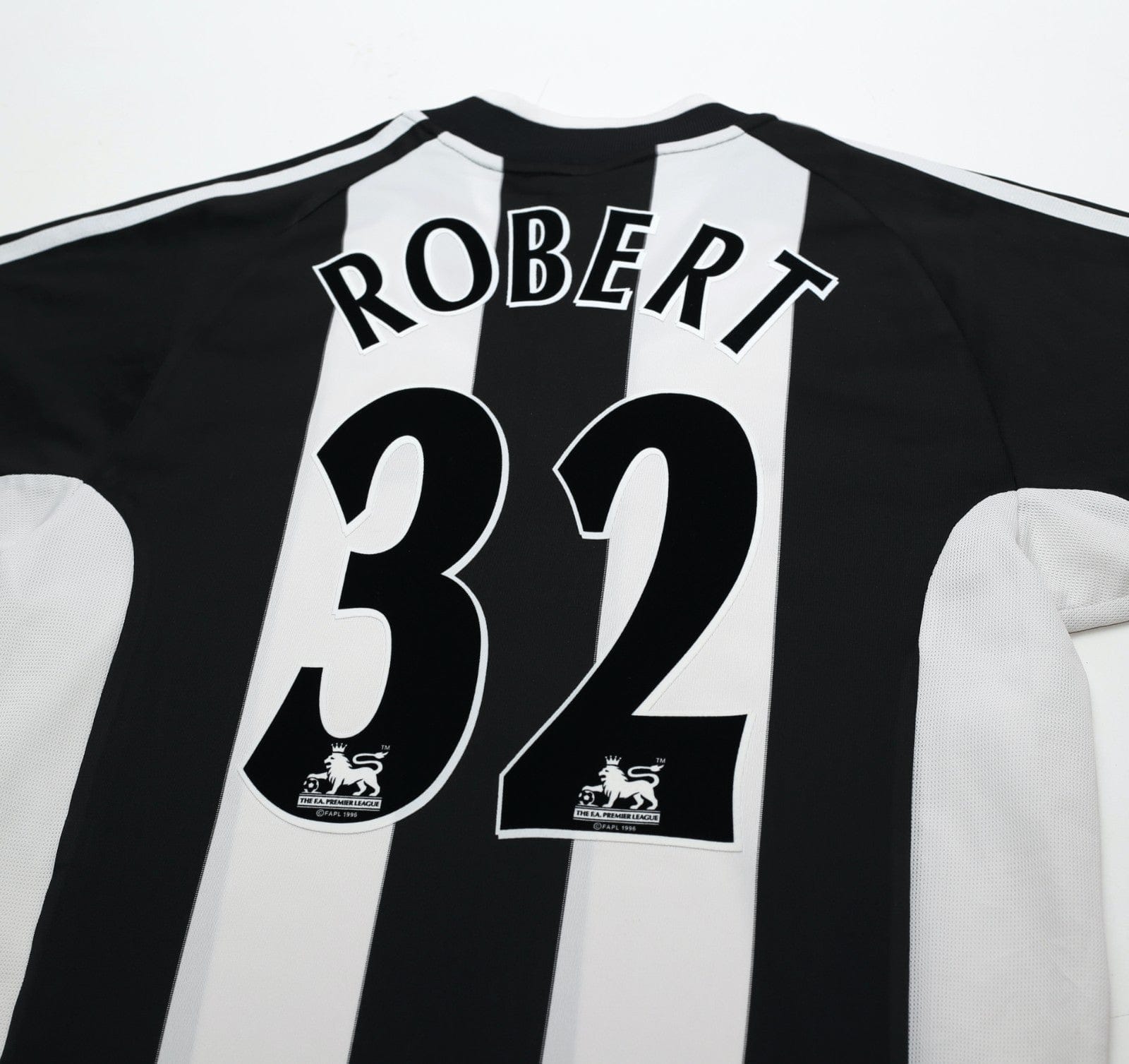 2001/03 ROBERT #32 Newcastle United Vintage adidas Home Football Shirt (M)