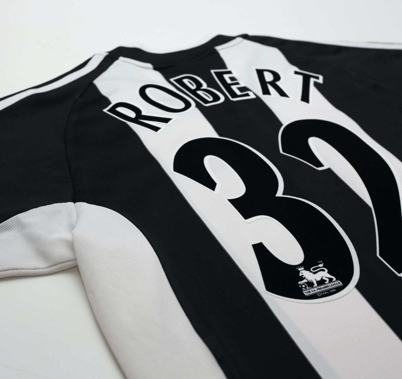 2001/03 ROBERT #32 Newcastle United Vintage adidas Home Football Shirt (M)