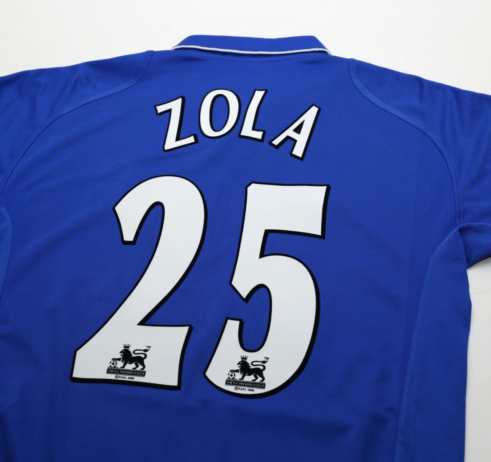 2001/03 ZOLA #25 Chelsea Vintage Umbro Home Football Shirt (M)