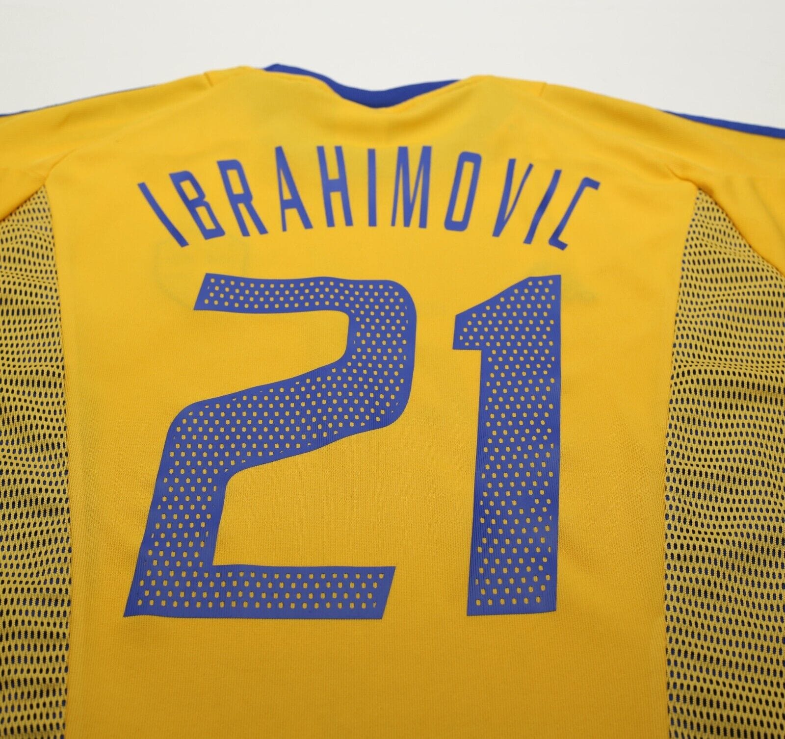 2002/03 IBRAHIMOVIC #21 Sweden Vintage adidas WC 02 Home Football Shirt (XL)