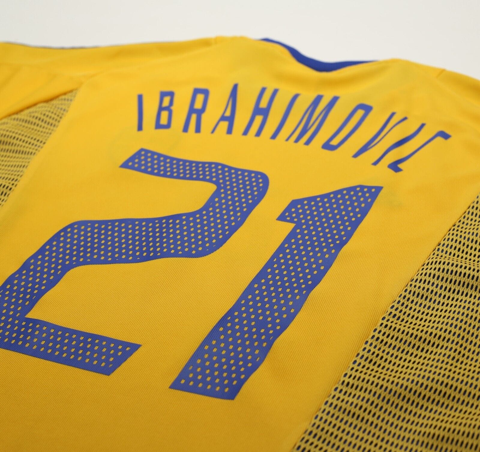 2002/03 IBRAHIMOVIC #21 Sweden Vintage adidas WC 02 Home Football Shirt (XL)
