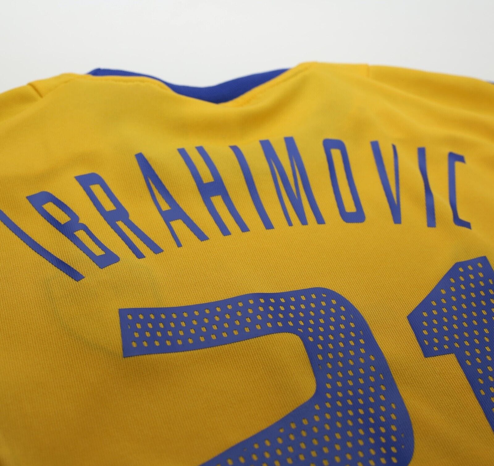 2002/03 IBRAHIMOVIC #21 Sweden Vintage adidas WC 02 Home Football Shirt (XL)