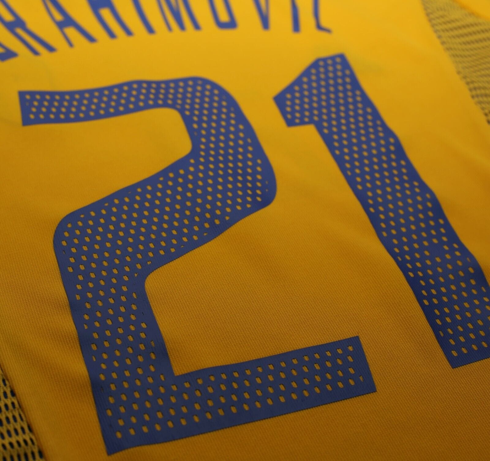 2002/03 IBRAHIMOVIC #21 Sweden Vintage adidas WC 02 Home Football Shirt (XL)