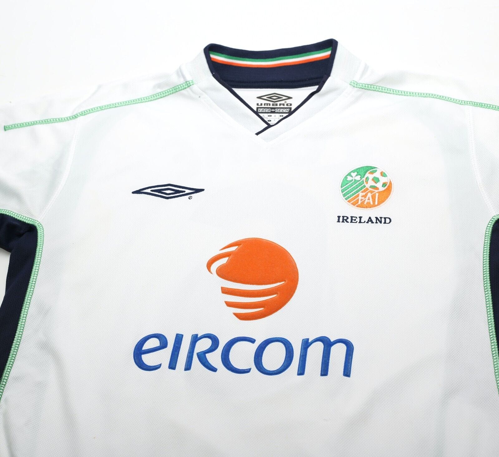 2002/03 KEANE #6 Ireland Vintage Umbro Away Football Shirt (M)