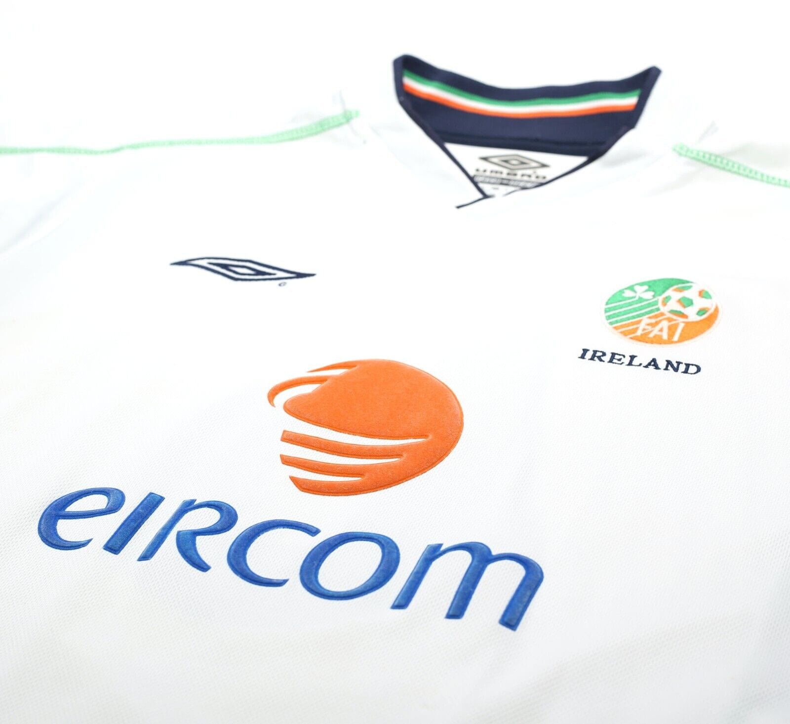 2002/03 KEANE #6 Ireland Vintage Umbro Away Football Shirt (M)