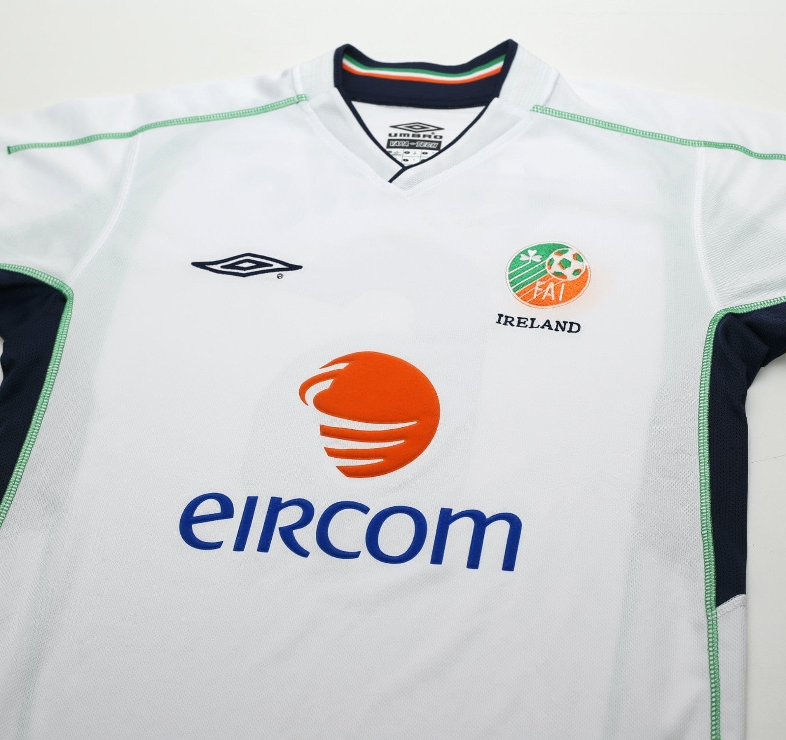 2002/03 KEANE #6 Ireland Vintage Umbro Away Football Shirt (S)
