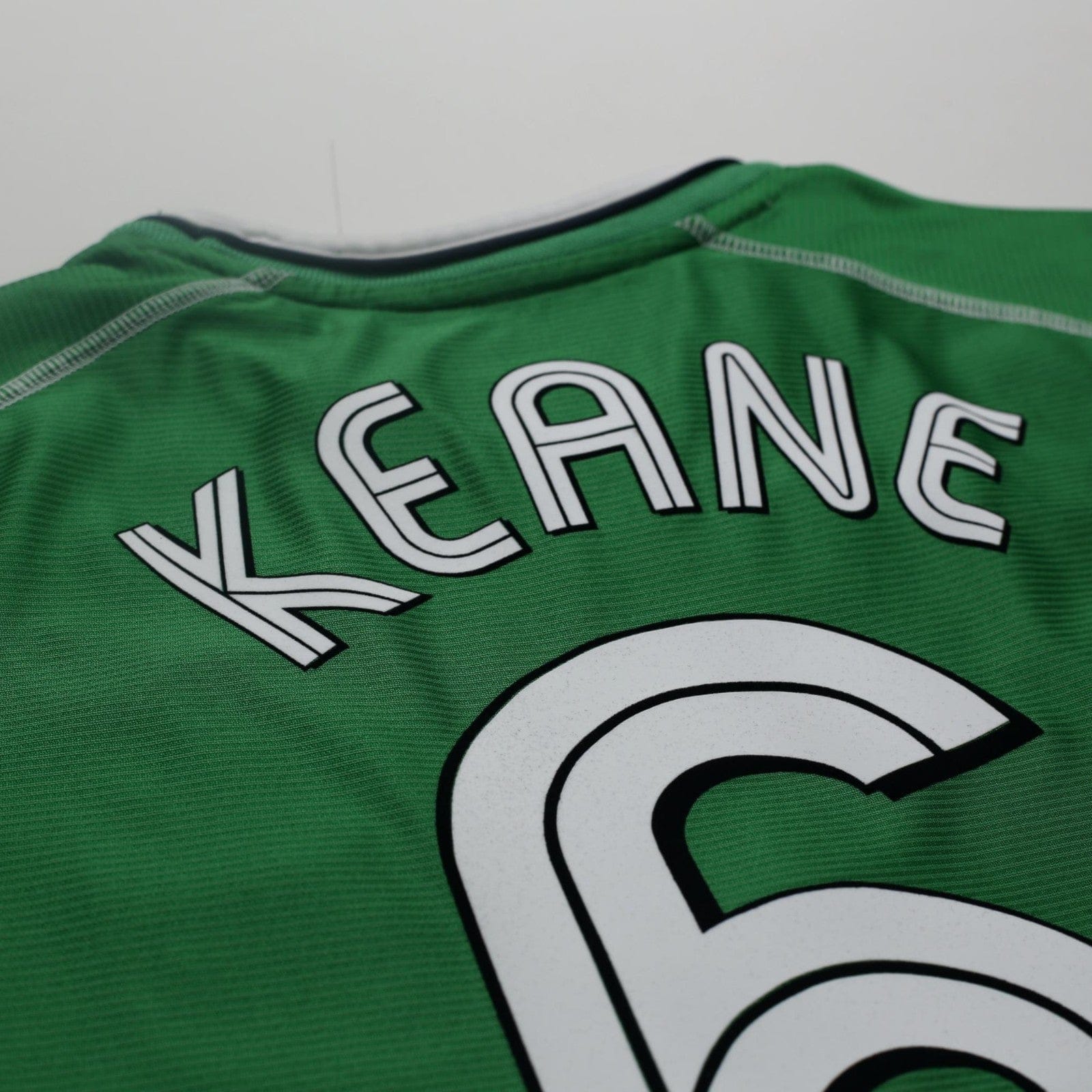 2002/03 Roy Keane #6 Ireland Vintage Umbro Home Football Shirt (M) 2002 WC
