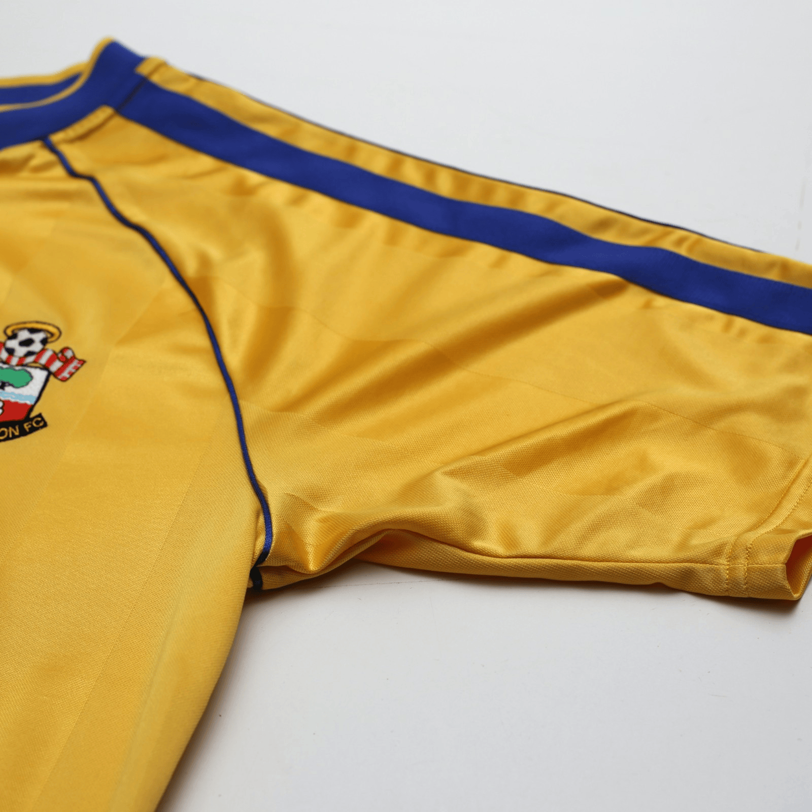 2002/04 Beattie #9 Southampton Vintage Saints Away Football Shirt (M)