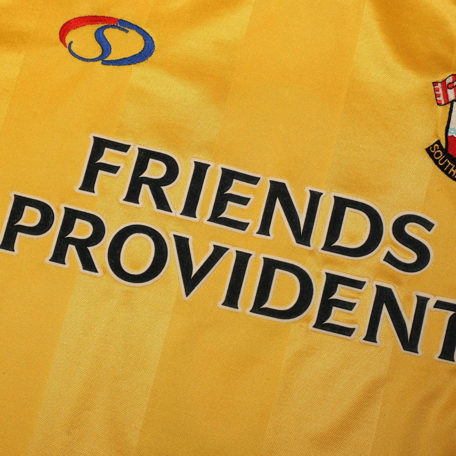 2002/04 Beattie #9 Southampton Vintage Saints Away Football Shirt (M)