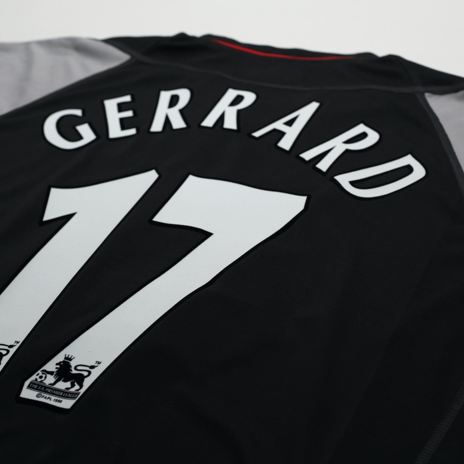 2002/04 Gerrard #17 Liverpool Vintage Reebok Away Football Shirt (L)