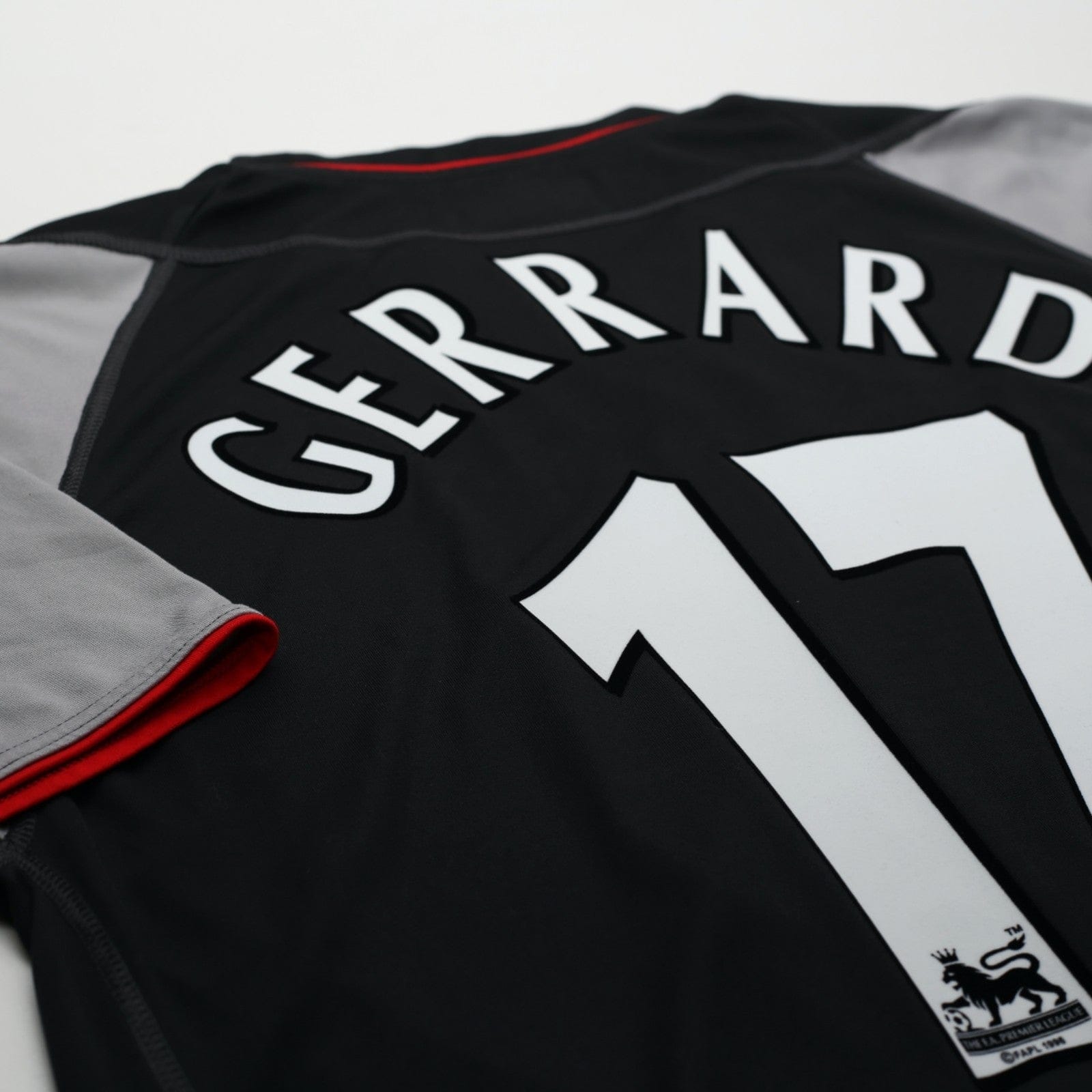 2002/04 Gerrard #17 Liverpool Vintage Reebok Away Football Shirt (L)