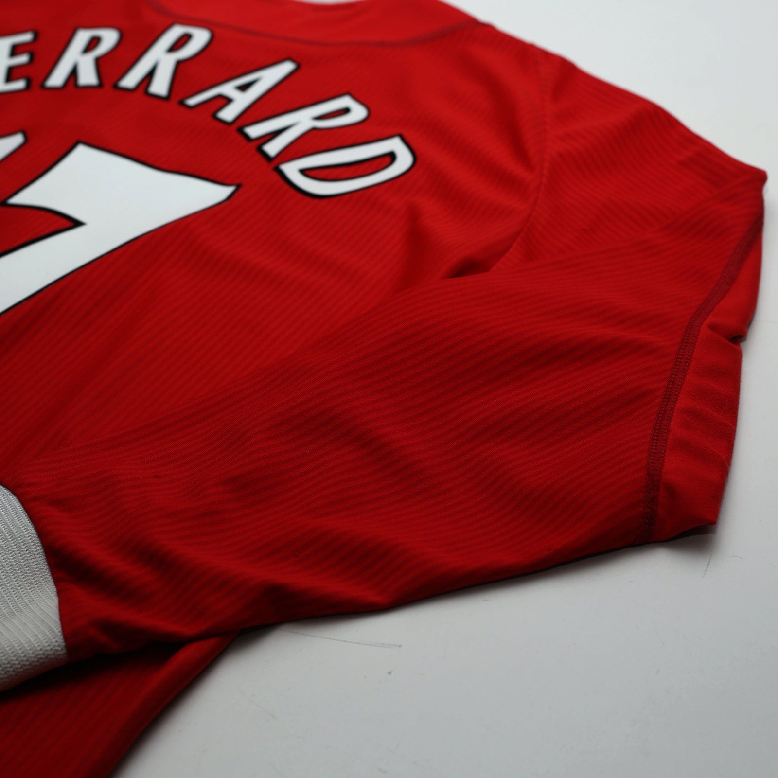 2002/04 Gerrard #17 Liverpool Vintage Reebok Home LS Football Shirt (L)