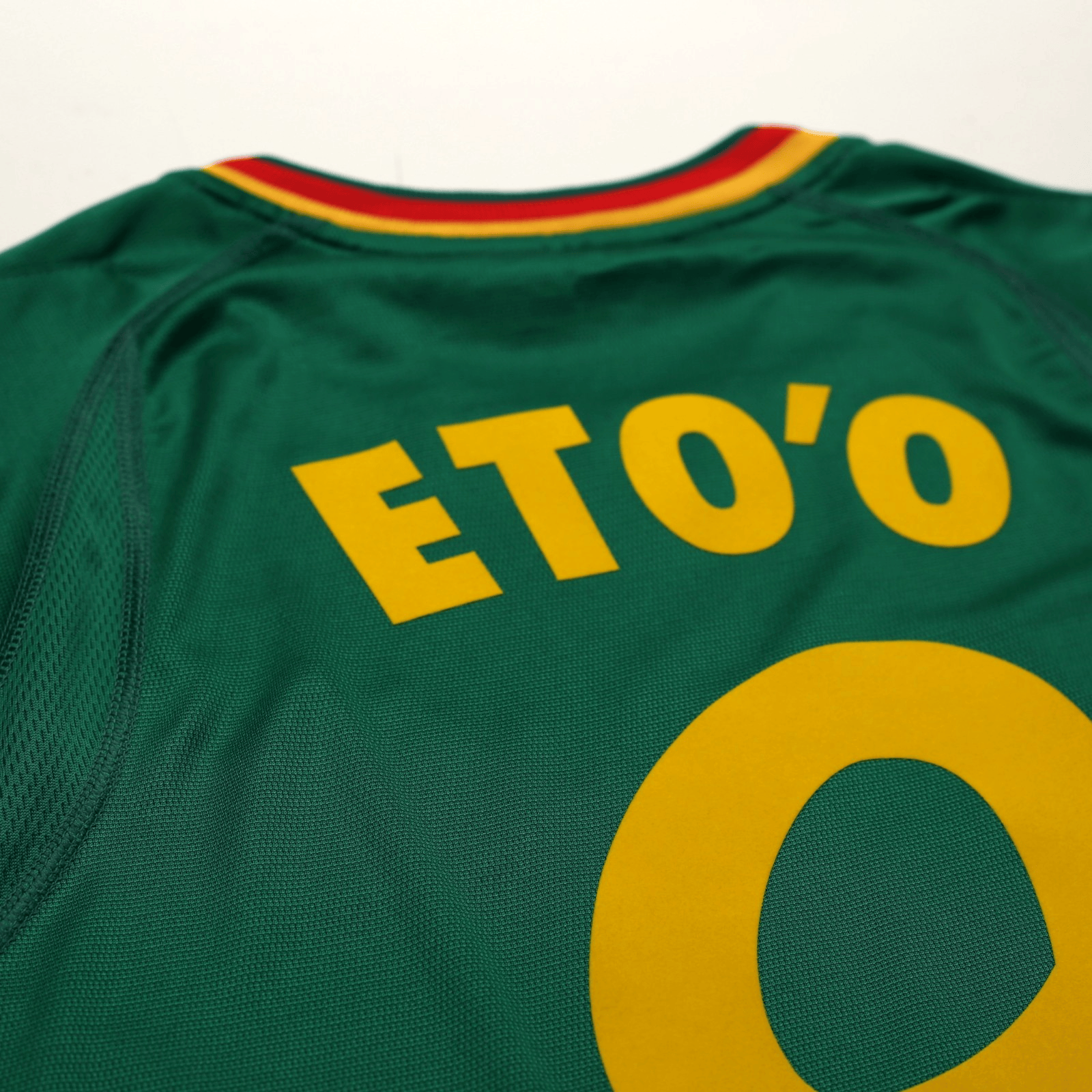 2002 Eto'o #9 Cameroon Vintage PUMA Football Shirt Vest (M) World Cup