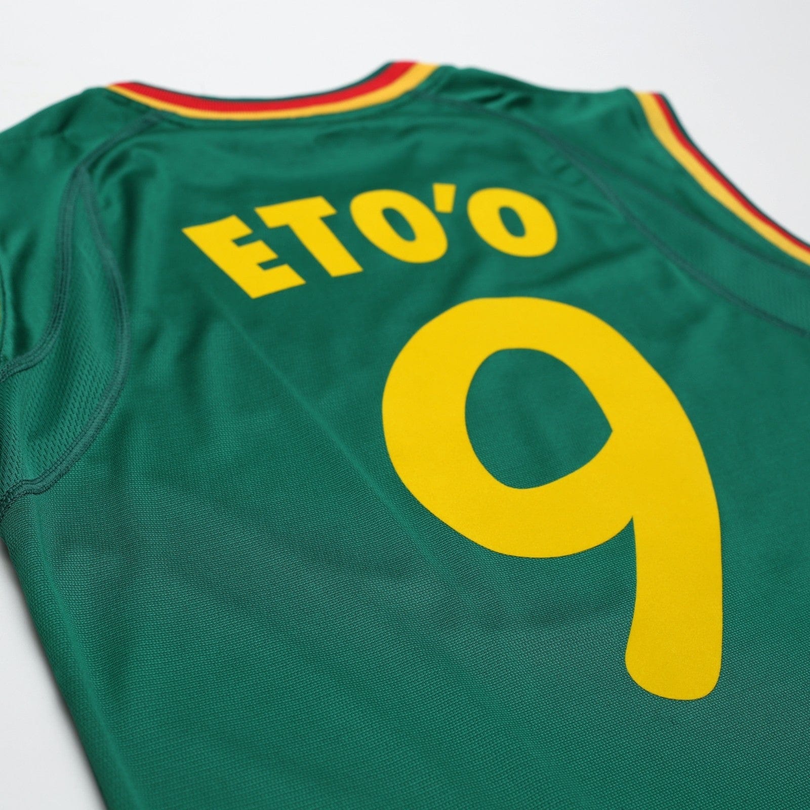 2002 Eto'o #9 Cameroon Vintage PUMA Football Shirt Vest (M) World Cup