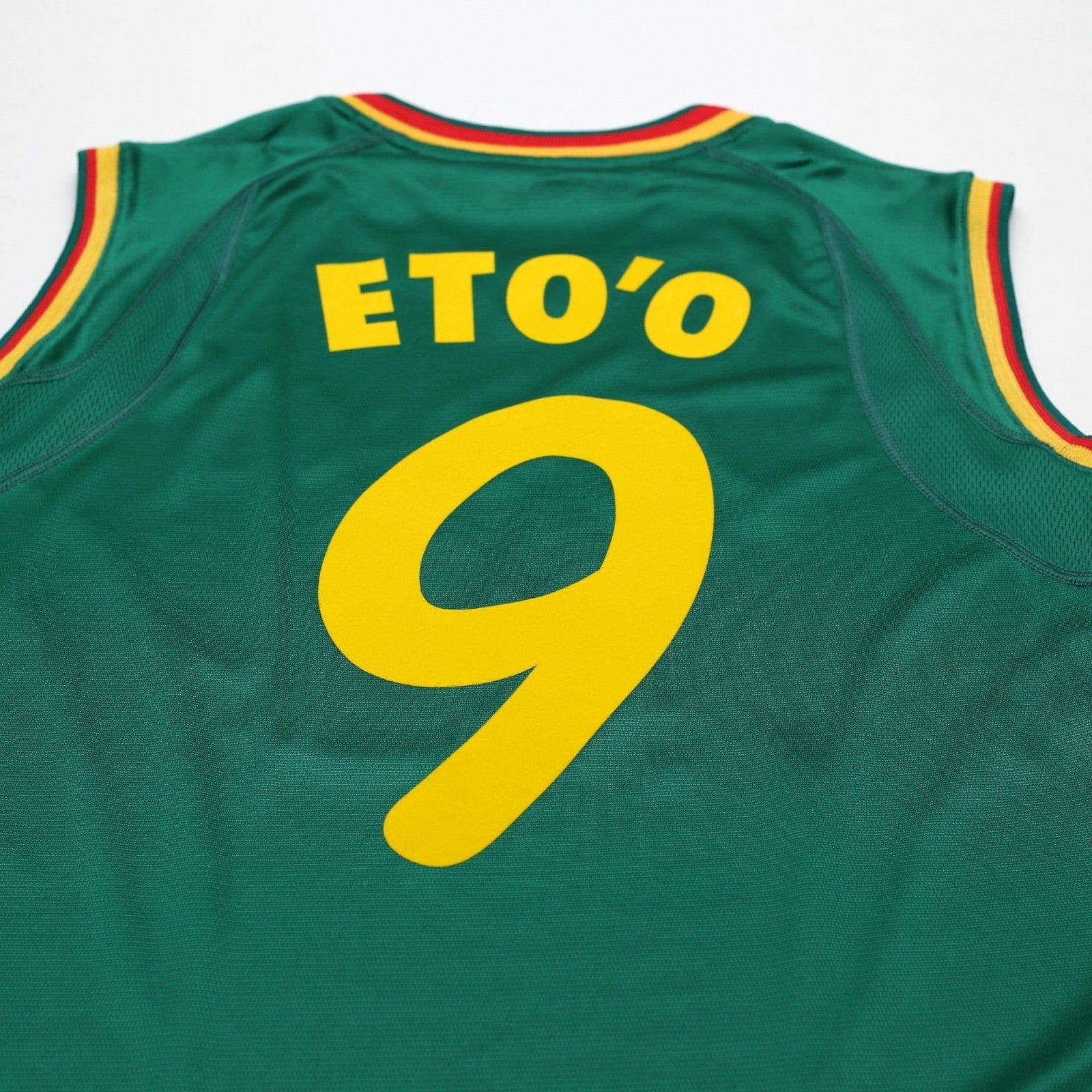 2002 Eto'o #9 Cameroon Vintage PUMA Football Shirt Vest (M) World Cup