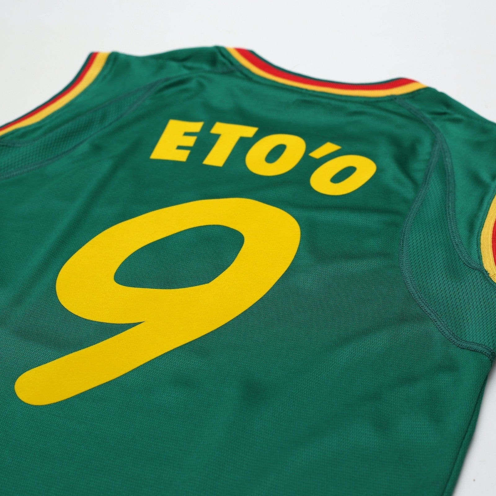 2002 Eto'o #9 Cameroon Vintage PUMA Football Shirt Vest (M) World Cup