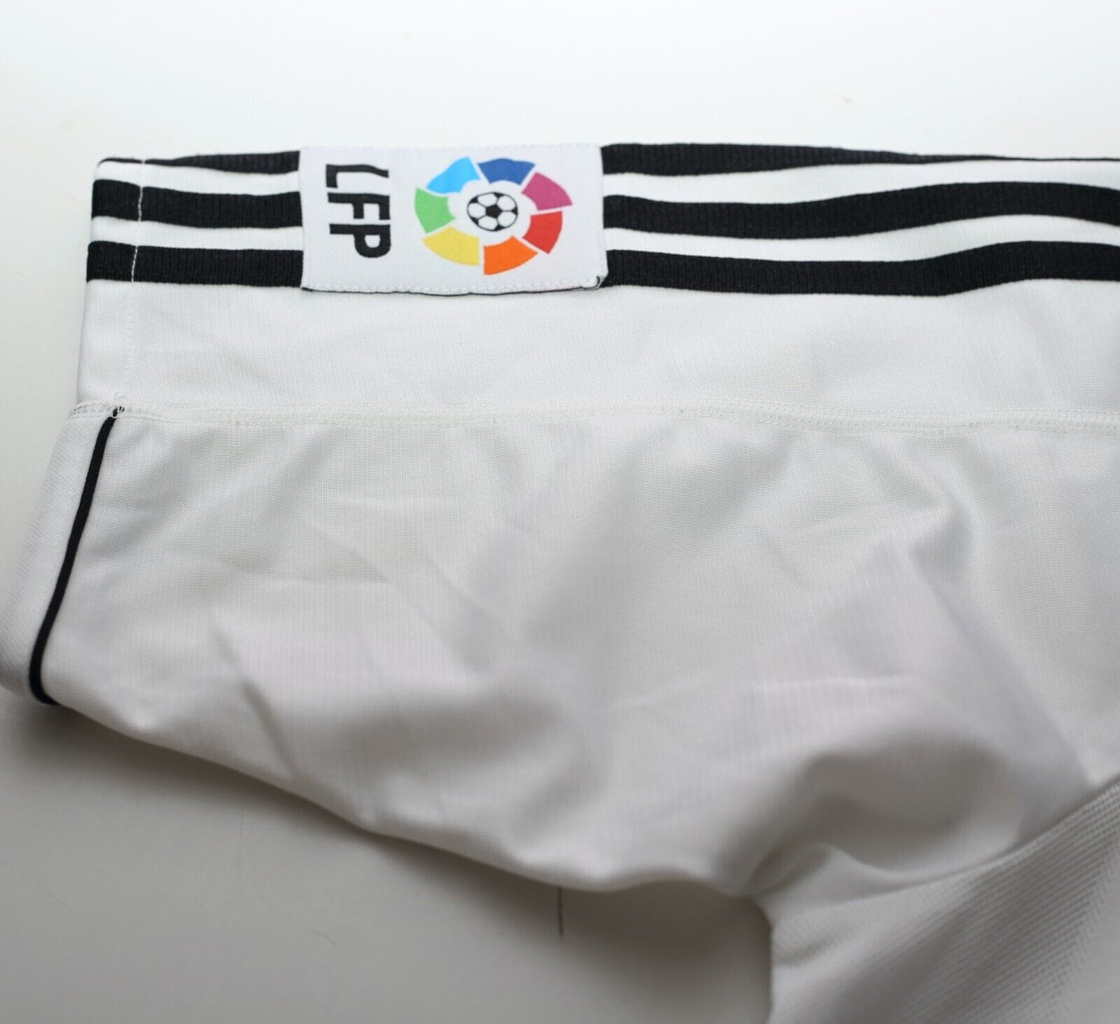 2003/04 BECKHAM #23 Real Madrid Vintage adidas Home Football Shirt (S)