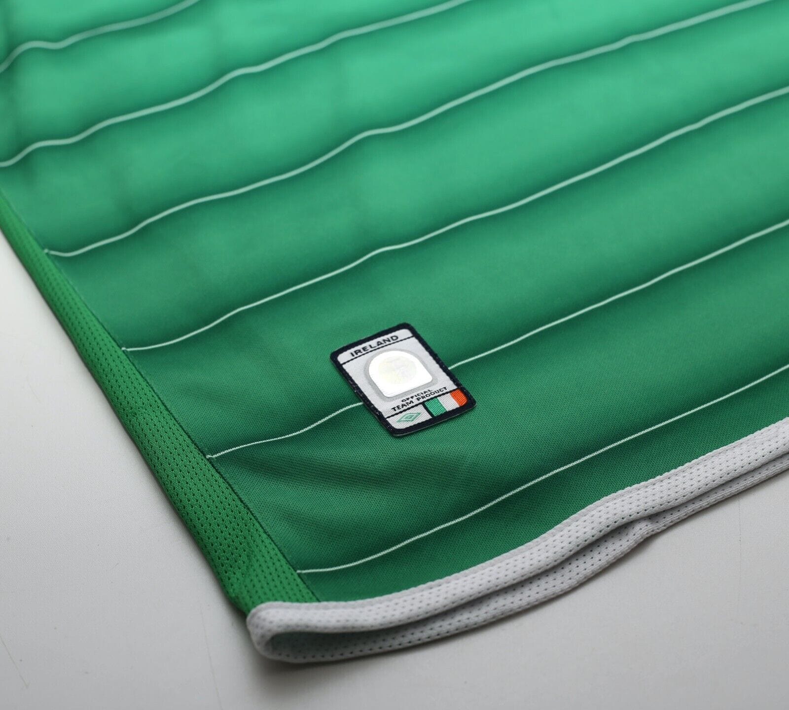 2003/04 KEANE #6 Ireland Vintage Umbro Home Football Shirt (M)