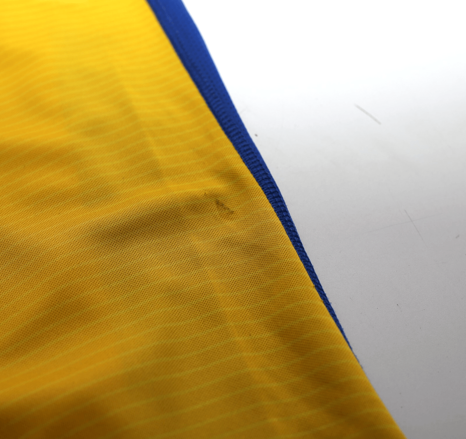 2003/04 LARSSON #11 Sweden Vintage Umbro Home Football Shirt (M) Euro 2004