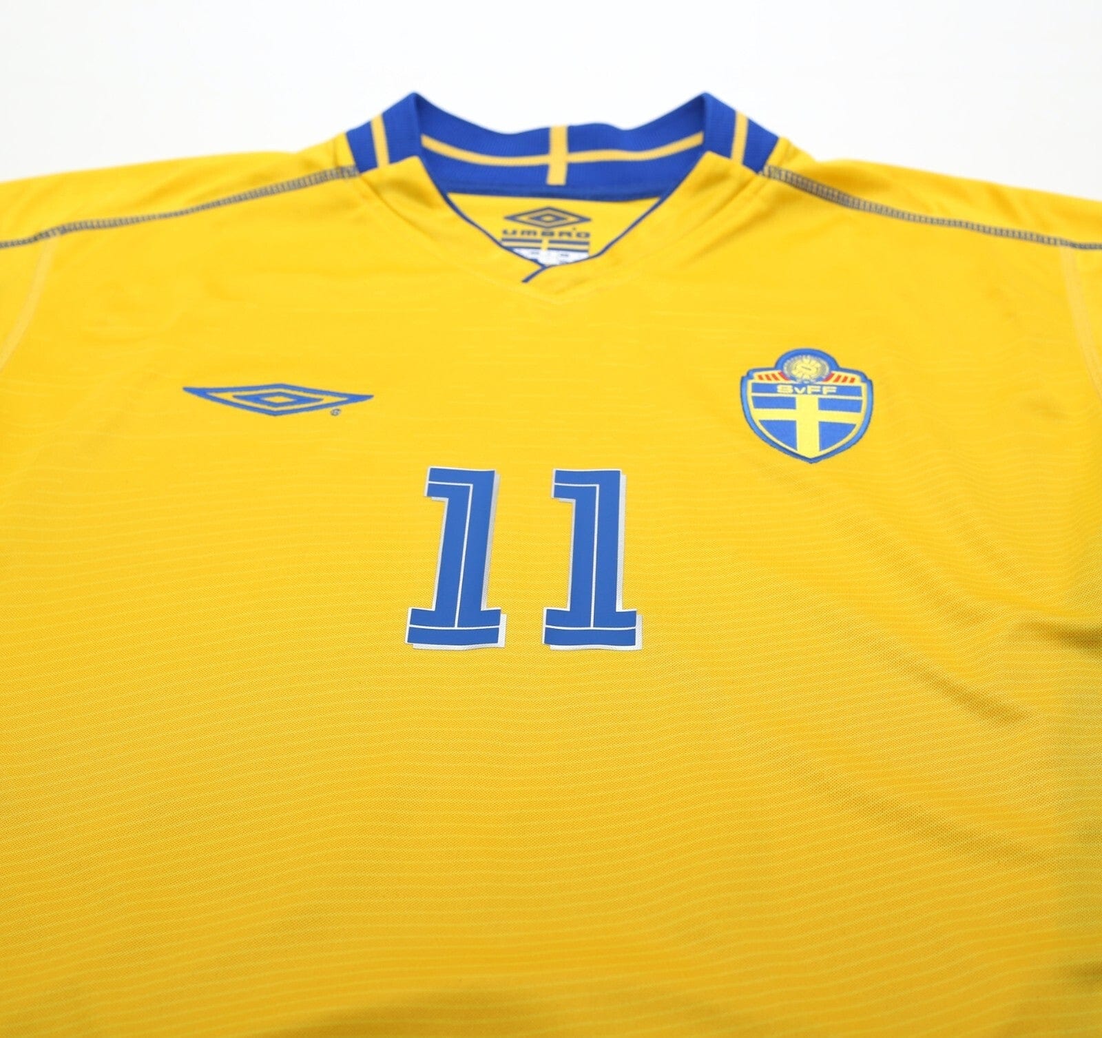 2003/04 LARSSON #11 Sweden Vintage Umbro Home Football Shirt (M) Euro 2004