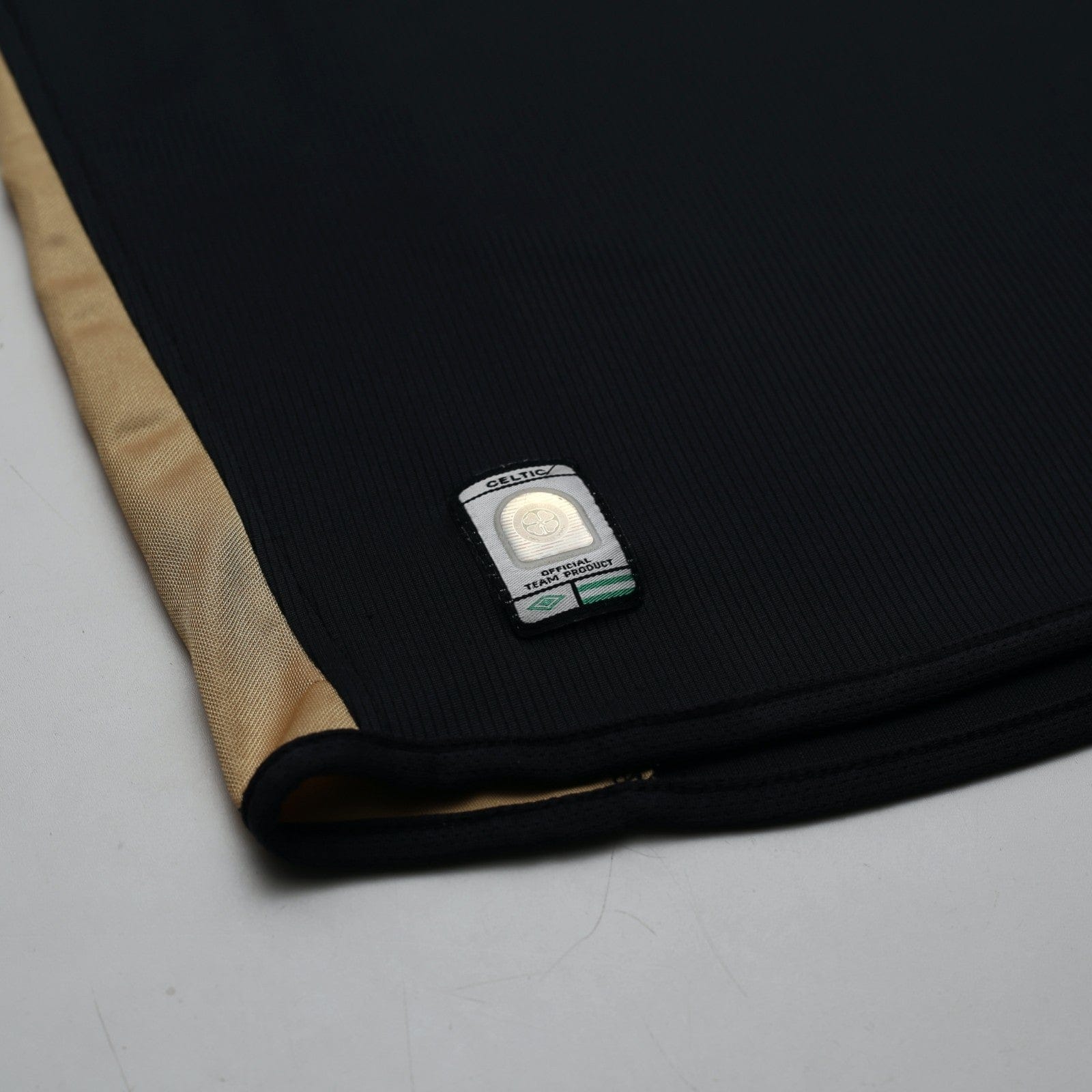 2003/04 Larsson #7 Celtic Vintage Umbro European Away Football Shirt (L)