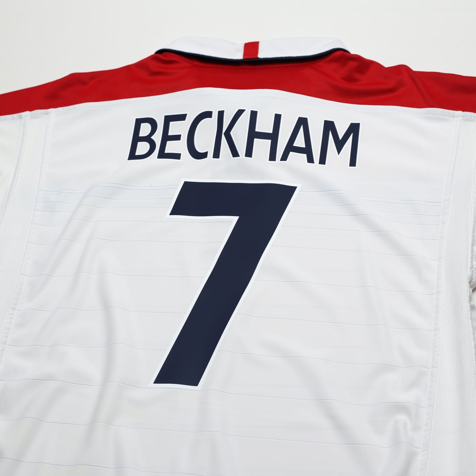 2003/05 Beckham #7 England Vintage Umbro Home Football Shirt (L) EURO 2004