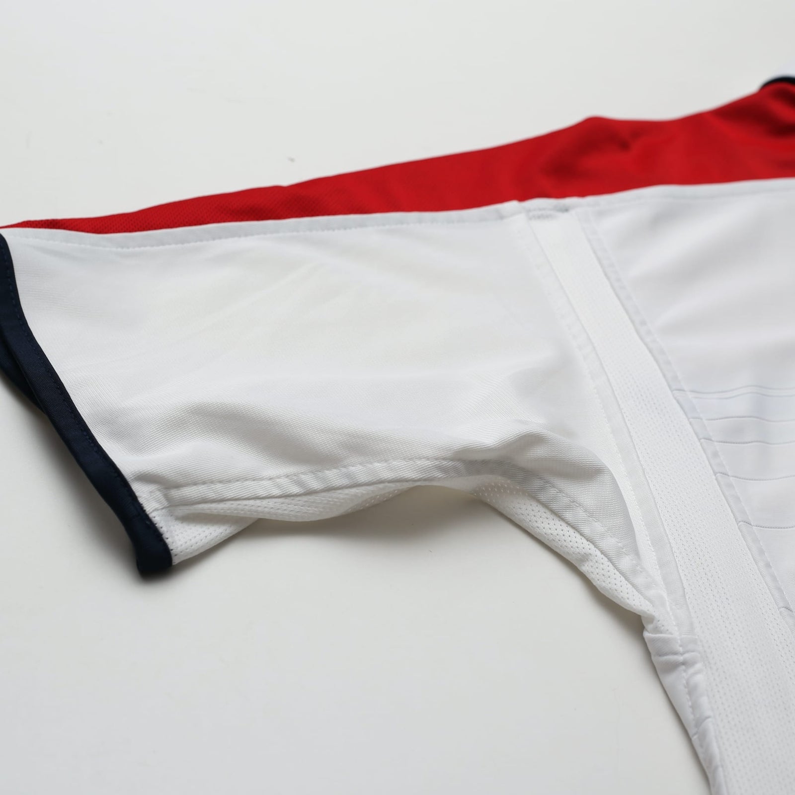 2003/05 Beckham #7 England Vintage Umbro Home Football Shirt (L) EURO 2004