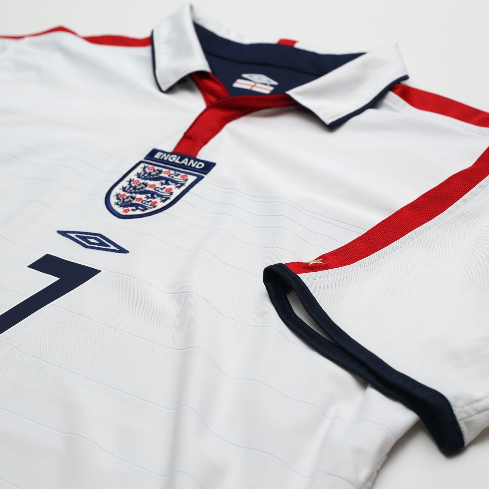 2003/05 Beckham #7 England Vintage Umbro Home Football Shirt (L) EURO 2004