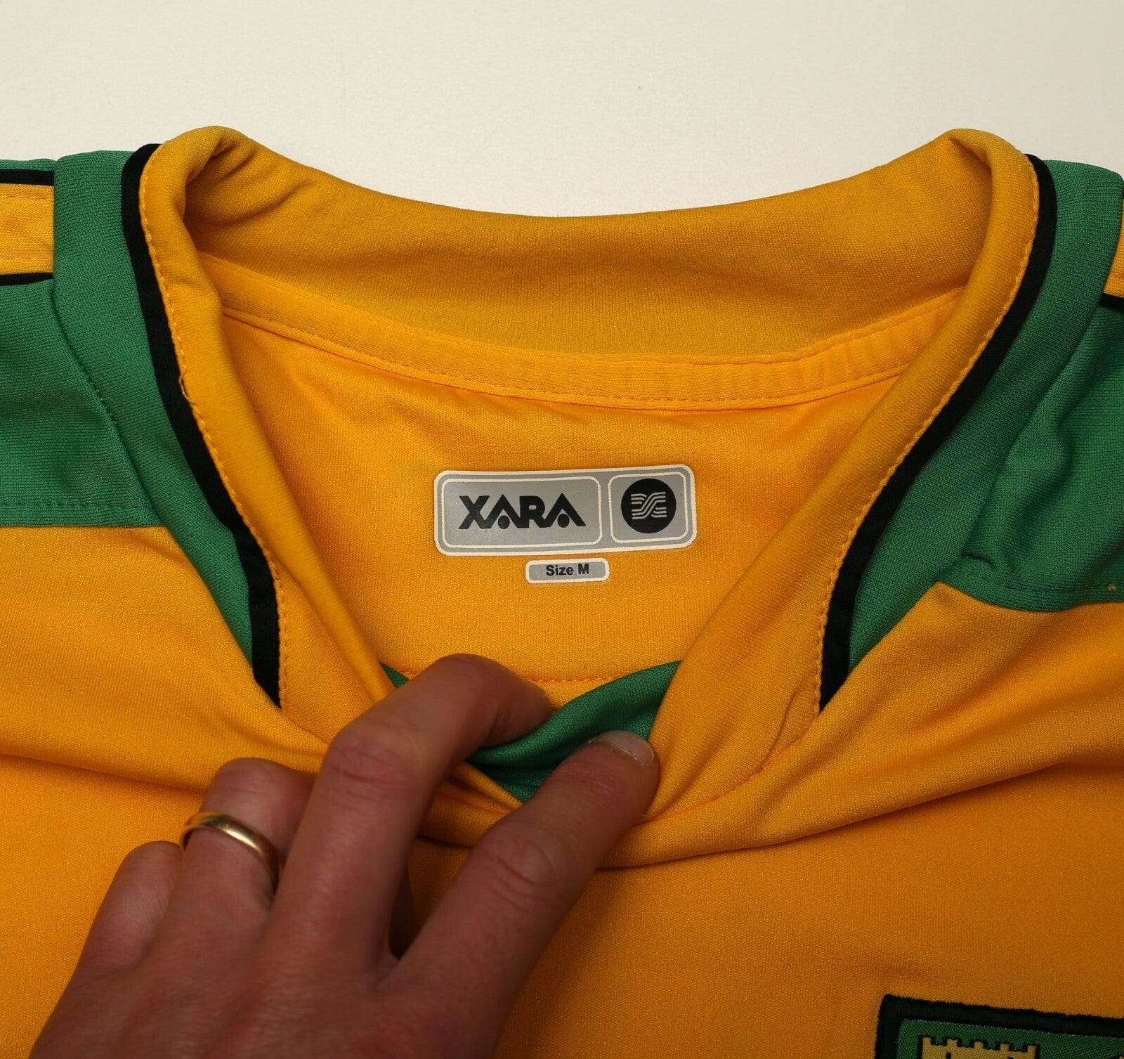 2004/05 ASHTON #36 Norwich City Vintage XARA Home Football Shirt (M)